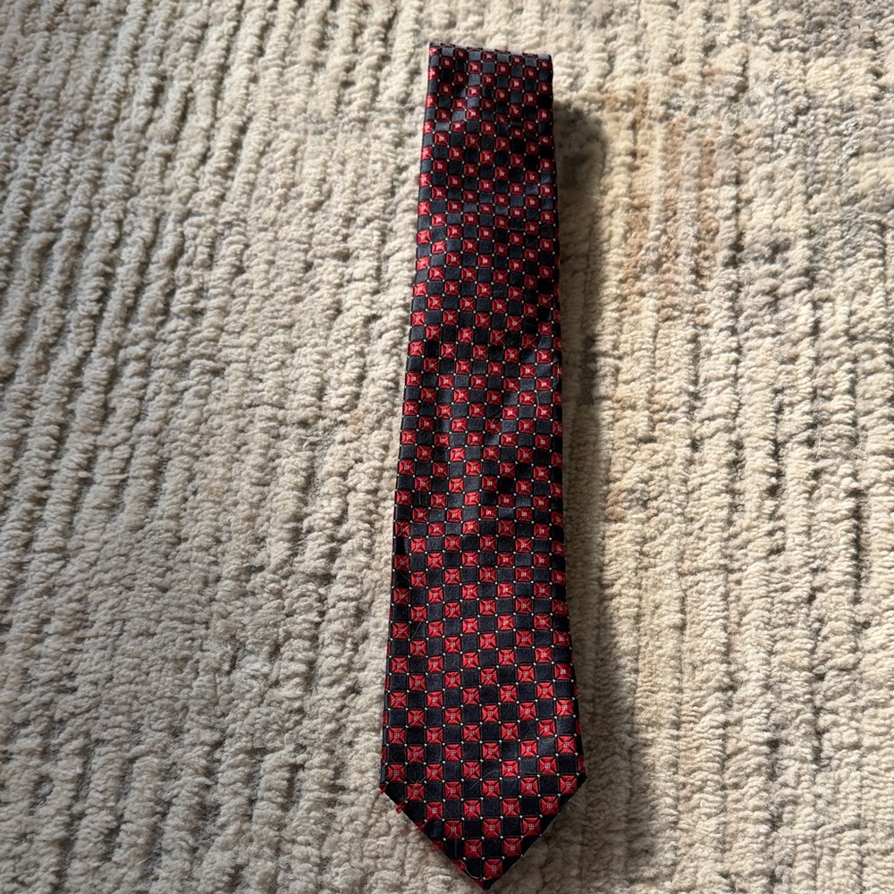 Elegant Red and Black Checkered Tie